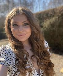 Aimee Fraser's Instagram, Twitter & Facebook