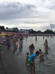 Casa denisa va propune sa va petreceti concediul la tarmul mari.amplasarea este in cartierul nou de vile in dreapta soselei varianta e87(accesati harta turistica) la aproximativ 20 min.mers pe jos pana la plaja. Vila Bluenav Eforie Nord Home Facebook