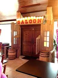 Western decor & furniture western decor is all about spunk and spirit, bringing together the desert beauty of the southwest with rugged cowboy charm and rustic good looks. Western Themed Bedroom Ideas Decor Atmosphere Room Ranch Style Suites Adult Theme Home Decorating Cabin Future Apppie Org