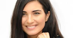 Tuba büyüküstün official facebook page. Who Is Tuba Buyukustun Height Age Tv Series Family