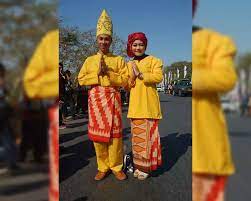 I pinimg com originals 0f 70 62 0f7062cfc713af208b. Pakaian Adat Yang Berasal Dari Kalimantan Barat Pakaian Nusantara