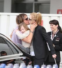 We love you, happy birthday, nicole penned alongside the beautiful. Familie Kidman Urban In Bildern Nicole Keith Ihr Madchen Duo Gala De