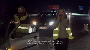 Tout au long de son déroulement les rires fusaient, alternaient parfois avec les cris d'indignation quand le freluquet qui nous gouverne. J Veux Du Soleil 2019 Imdb