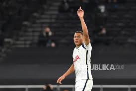 Tottenham video highlights are collected in the media tab for the most popular matches as soon as video appear on video hosting sites like youtube or dailymotion. O25rllohbqk1xm