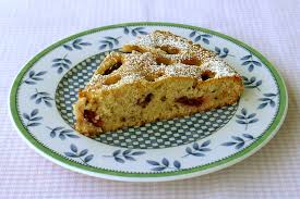 Die pflaumen dicht nebeneinander auf den teig setzten. Pflaumen Haselnuss Kuchen Punderich An Der Mosel