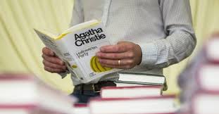 Elle a essayé de se procurer du cyanure avant que ses parents ne meurent. Litterature Agatha Christie Reine Du Poison Le Point