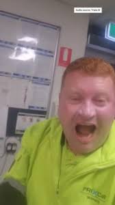 Brother of Mollie O'Callaghan goes off during gold medal swim