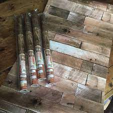 ワッツの新商品 アンティークウッド柄の粘着シートを使って廊下を男前にイメージチェンジ アンティークウッド ダイソー 壁紙 アンティーク