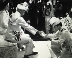 Pada yang duduk kat perak atau rakyat kelahiran negeri perak, tarikh 1 november 2019 (hari jumaat) adalah satu tarikh yang cukup istimewa. 35th Sultan Of Perak Sultan Nazrin Muizzuddin Shah Ibni Almarhum Sultan Azlan Muhibbuddin Shah Al Maghfurlah 2014 Present Sembangkuala