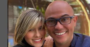 Esposa de Mauricio Astorga comparte su primera foto embarazada