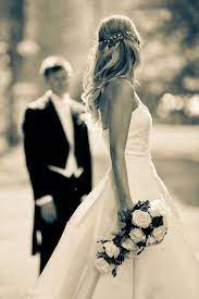 What A Beautiful Picture I Would Love This Moment Of Groom And Bride Weddingphotography Weddingmoment Weddingp Photo Mariage Idee Photo Mariage Photo Maries