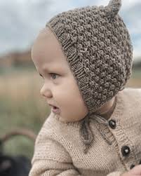 Ravelry: Björnbär hätta pattern by Sandra Lovén