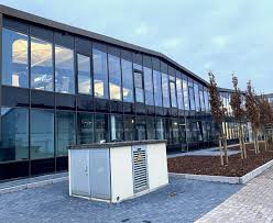 In diesen video wird der pfostenstoss für eine pfosten riegel fassade gezeigt und wie man diesen auch ändern kann. Pfosten Riegel Fassade Geerds Metallbau Gmbh