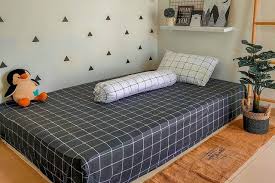 Warna kamar yang kita pilih akan memberikan pengaruh nuansa. Desain Interior Kamar Tidur Lesehan Design Anything