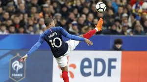 Les maillots de foot vintage de l'equipe de france ont été portés au fil des années par fontaine, kopa, platini ou zidane qui ont forgé la légende de l'equipe de france, comme les maillots rétro portés par ces ambassadeurs du beau jeu. Ou Acheter Le Maillot De L Equipe De France Pas Cher
