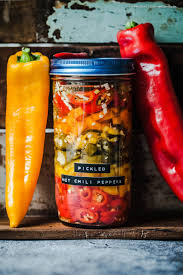 Pickled Hot Chili Peppers Selbst Eingelegte Scharfe Paprika Und Peperoni Einfach Gunstig Und Verflixt Lecker Gourmetguerilla S Foxy Food Rezept Gefullte Paprikaschoten Peperoni Chili
