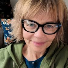 What are some low growing and colourful native plants for a community  pollinator garden?