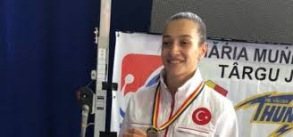 Buse naz çakıroğlu 51 kilodur ve boyu 1,64 cm'dir. Buse Naz Cakiroglu Altin Madalya Kazandi Aspor