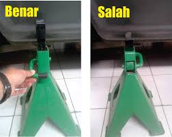 Kenderaan mestilah dirapatkan supaya kabel 'jumper‟ boleh disambungkan, tetapi pastikan kenderaan tidak menyentuh satu sama lain. Cara Menggunakan Jack Stand Yang Benar Untuk Mencegah Terjadinya Kecelakaan Kerja Lks Otomotif
