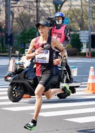 He won the 10,000 metres gold medal at the 2011 summer universiade in shenzhen and holds th. å¤§è¿«æ° ä»Šå¤©æˆ'èµ¢äº† è°¢è°¢ è·'é‡Žå¤§çˆ†ç‚¸