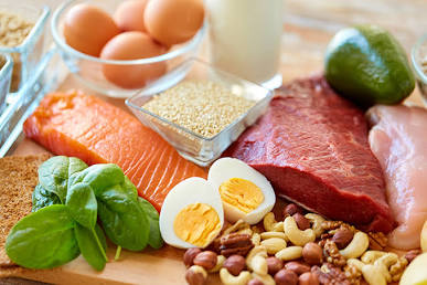 Alimentos fundamentales ricos en nutrientes, generada por IA