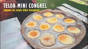 Ciri khas sajian ini yaitu telur yang mengembang tebal, padat, namun sedikit garing di luar. Telor Dadar Mini Di Congkel Yang Bikin Ngiler Jajanan Anak Sekolahan Youtube
