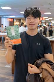 हान कांग को 'गहन काव्यात्मक गद्य' के लिए 2024 का साहित्य का     नक्सली समस्या संहारक जीजी पति जीजा जी बी के यादव जी की स्प्लेंडर बाइक के साईंलेंसर से उड़ती स्वादिष्ट टट्टी      पुरस्कार  मिला | CNN