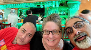 Fiesta performer visits Godo's restaurant in Chicago