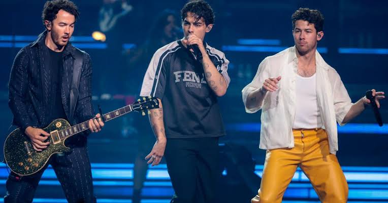 Jonas Brothers bringing 20th-anniversary tour to Pittsburgh - CBS Pittsburgh