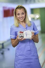 Navzdory tomu, že si neudrží svou štíhlou linii, rozhodla se všechny obaly z menzy sníst. Dnes V Ordinaci Anna Slovackova V Roli Sestricky Celebritytime Casual Dress Anna Shirt Dress