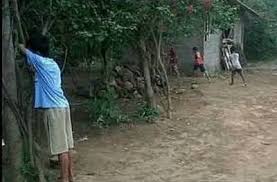 Salah satu permainan paling favorit waktu bocil "Petak umpet" atau Ucing sumput. Pernah satu ketika saking gak mau ketangkap dan jadi kucing sembunyi di semak-semak pinggir kampung. Lama banget gak ada yang