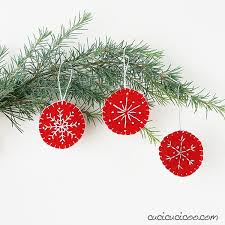 Give your home a festive makeover with these 15 easy homemade christmas decorations and crafts, including funky baubles, personalised tree decorations and. Diy Christmas Decorations To Make In 2020