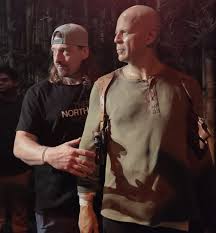 Když začne člověk mít děravou pamět a chce si uchovat vlastní zážitky, má  jenom pár možností. Tak já to zkusím písemnou formou a kdyby se chtěl někdo  pobavit nad cizím (ne)štěstím... A