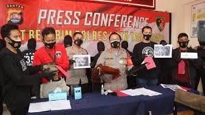 Jadi Tersangka Ini Peran 9 Anggota Ormas Tangerang Saat Demo Omnibus Law