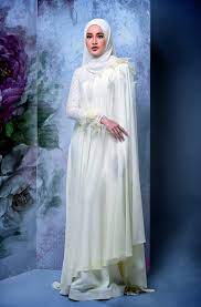 Seleksi jubah muslimah digayakan untuk semua acara, termasuklah untuk ke. Paling Keren Baju Nikah Muslimah 2018 Lamaz Morradean