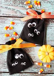 Best farmhouse paint colors pinterest preschool halloween craft. 64 Fun Halloween Party Ideas Diy Halloween Party Decor