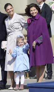 Princess Monarchy Welcome Bienvenue Bienvenida Welkon Gast Velkommen Valkomna Korte Kjoler Lilla Kjoler