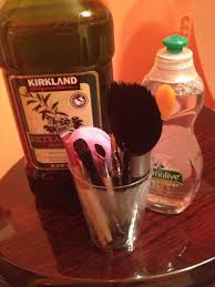 How To Clean Your Make Brushes And Beauty Blender Use One Part Olive Oil And One Part Dish Soap Combine Th Clean Beauty Blender Beauty Blender Clean Beauty