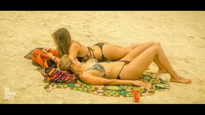 Resultado de imagem para mulheres de biquine de santa catarina imagens