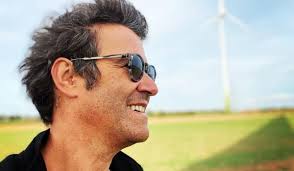 João Reis assinala aniversário da filha com foto divertida: "O Mundo é teu!"