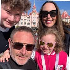 I've let myself down and stopped doing one of the things I'm known for...  My website launch selfies! After every site I launched, I took a proud  selfie with the website and