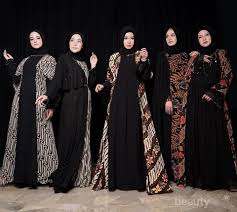 Tentu anda mengenal sosok cantik artis zaskia adya mecca. Ingin Desain Baju Istimewa Untuk Lebaran Lihat Koleksi Hijab Dari 5 Desainer Indonesia Ini