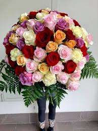 Consegna fiori a domicilio per compleanni. Fiori 18 Anni