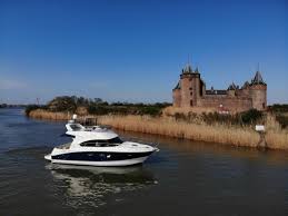 The antares 36 promises memorable cruises in premium comfort. Beneteau Antares 36 Lengers Yachts Luxus Yacht Handler Europa