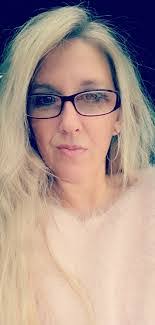 Stephanie Clairmont's Instagram, Twitter & Facebook