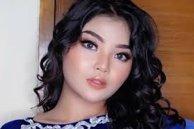Semakin lama, unggahan fotonya di instagram selalu terlihat aduhai. Suka Posting Foto Selfie Rosa Meldianti Pakai Baju Ketat Dan Seksi Hingga Belahan Dada Terlihat Bikin Salfok Netizen Semua Halaman Stylo