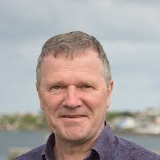 Bernard Kirwan's Instagram, Twitter & Facebook