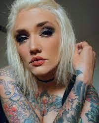 Casey Savage's Instagram, Twitter & Facebook