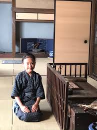 她 一 边 抱 着 孩 子 一 边 擦 着 眼 泪 。 æ¸‹æ²¢æ „ä¸€ã®å­å½¹ Hashtag On Twitter