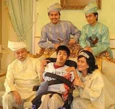 Negeri sembilan is the only state in malaysia that practises adat perpatih matrilineal system. Warisan Raja Permaisuri Melayu Dymm Tuanku Ampuan Besar Negeri Sembilan Tuanku Aishah Rohani
